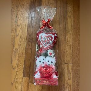 Teddy Bear heart Balloon gift arrangement
